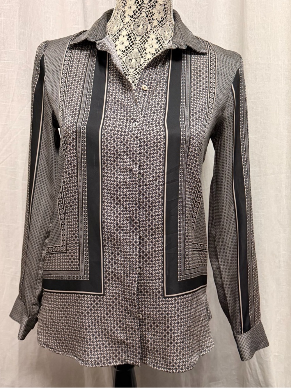 3/$30 🌺 H&M Geometric-Print Shirt